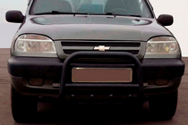 Chevrolet Niva 1998-2020 гг. Кенгурятник QT006 Black (нерж) фото 1