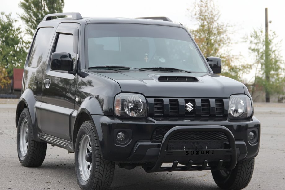 Suzuki Jimny 1998-2018 гг. Кенгурятник QT006 Black (нерж) Фото 2