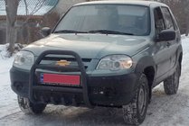 Chevrolet Niva 1998-2020 гг. Кенгурятник QT007 Black (нерж) фото 1