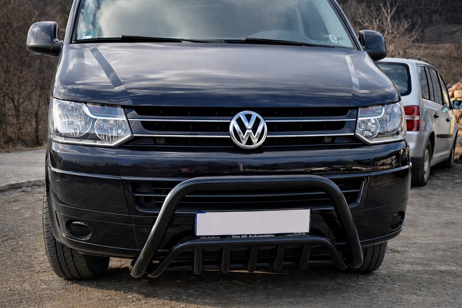 Volkswagen T5 2010-2015 гг. Кенгурятник WT002 Black (нерж) Фото 1