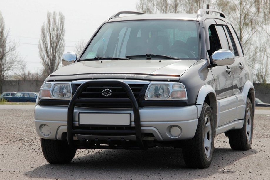 Suzuki Vitara 1998-2006 гг. Кенгурятник QT007 Black (нерж) Фото 1