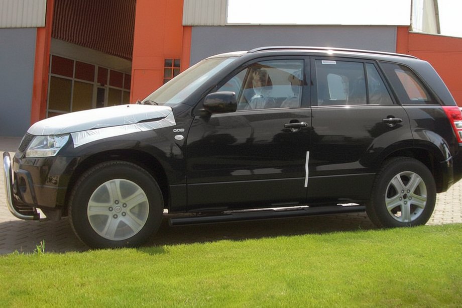 Suzuki Grand Vitara 2005-2017 гг. Боковые трубы Black (2 шт., нержавейка) Image