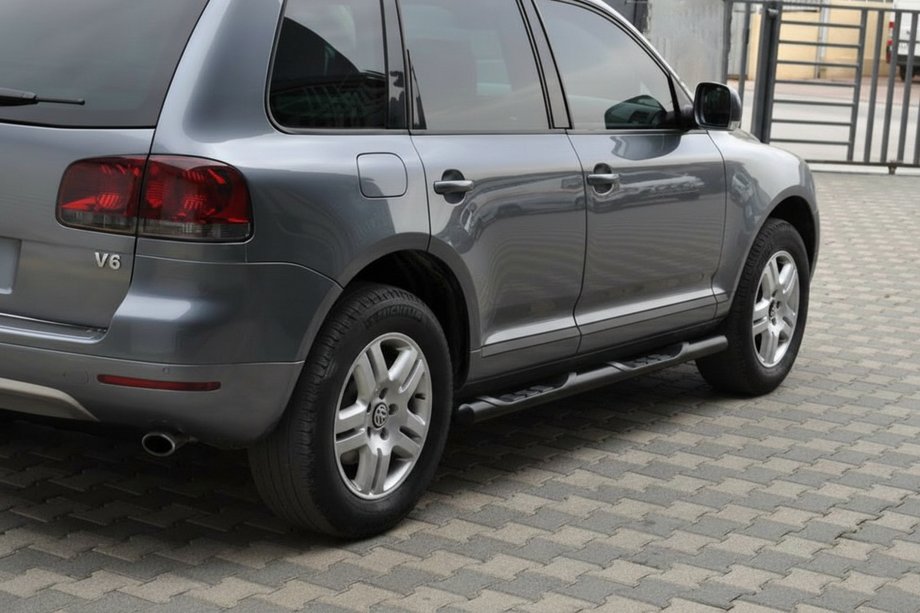 Volkswagen Touareg 2002–2010 гг. Боковые трубы Black (2 шт., нержавейка) Фото 1