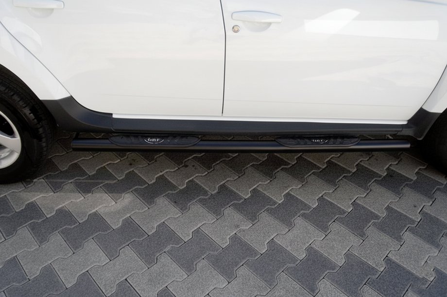 Dacia Duster 2008-2018 гг. Боковые трубы с вставками Black (2 шт., нерж. сталь) Фото 1