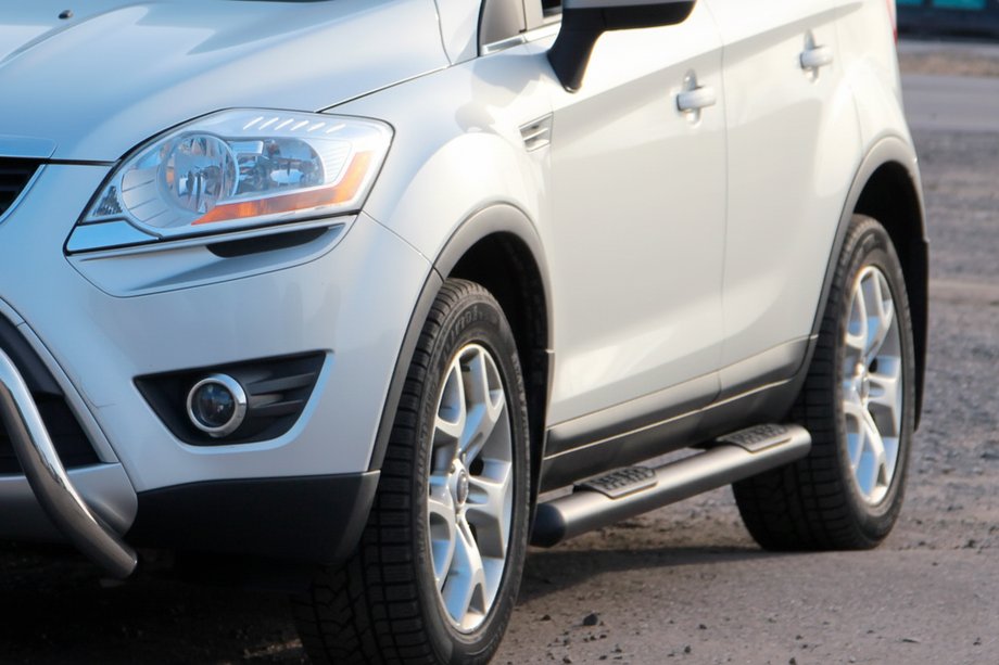 Ford Kuga 2008-2013 гг. Боковые трубы прямые Black (2 шт., нерж. сталь) Image