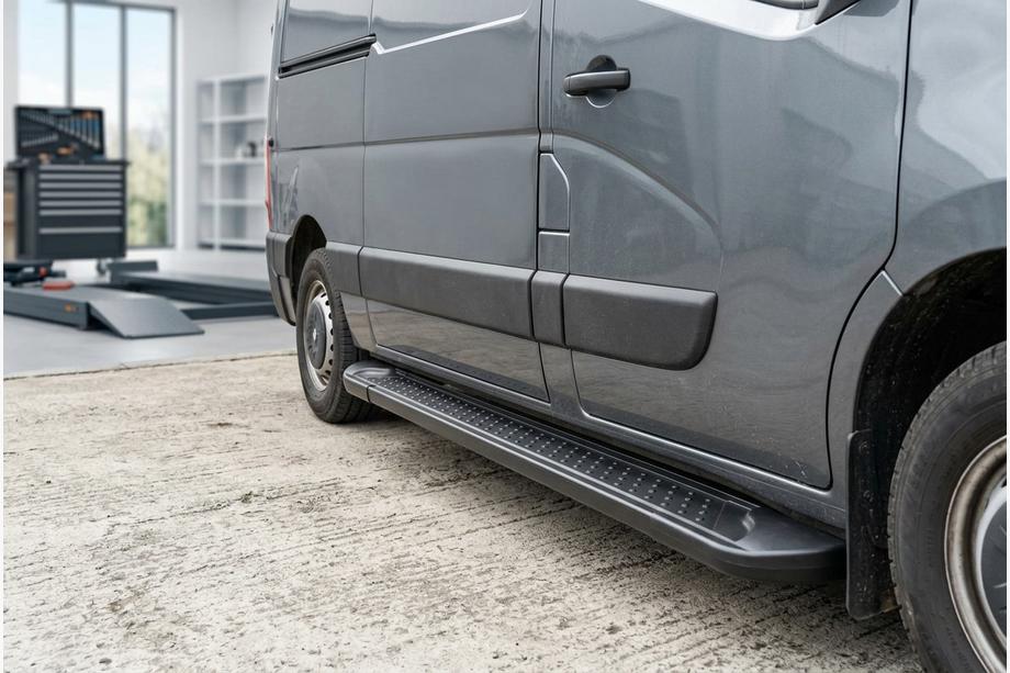 Renault Master 2011-2023 гг. Боковые Подножки Allmond Black (2 шт., Алюминий) Image
