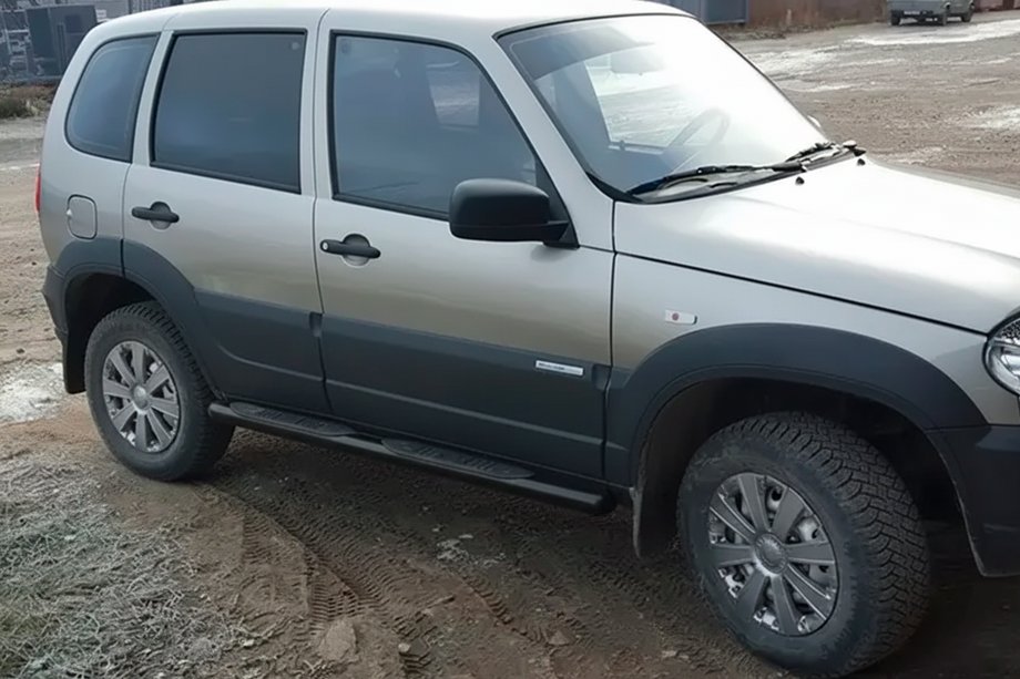Chevrolet Niva 1998-2020 гг. Боковые трубы Black (2 шт, нержавейка) Фото 3