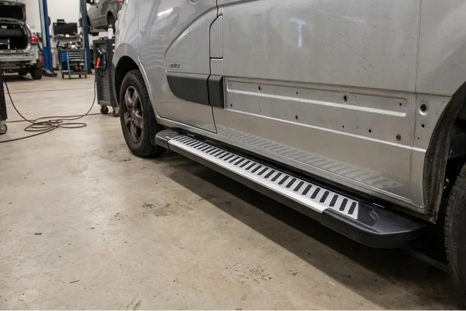 Renault Master 2011-2023 гг. Боковые Подножки Line (2 шт., Алюминий) Image