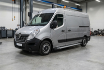 Renault Master 2011-2023 гг. Боковые пороги Allmond Grey (2 шт., алюминий) фото 1