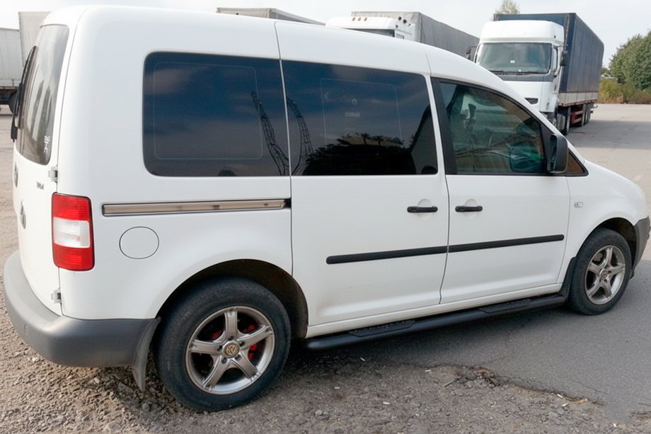 Volkswagen Caddy 2015-2020 гг. Боковые Трубы BB001 Черные (2 шт., Нержавейка) Фото 2