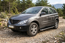 SsangYong Action 2005-2018 гг. Боковые Подножки Maydos V1 (2 шт., Алюминий и Нержавейка) фото 1