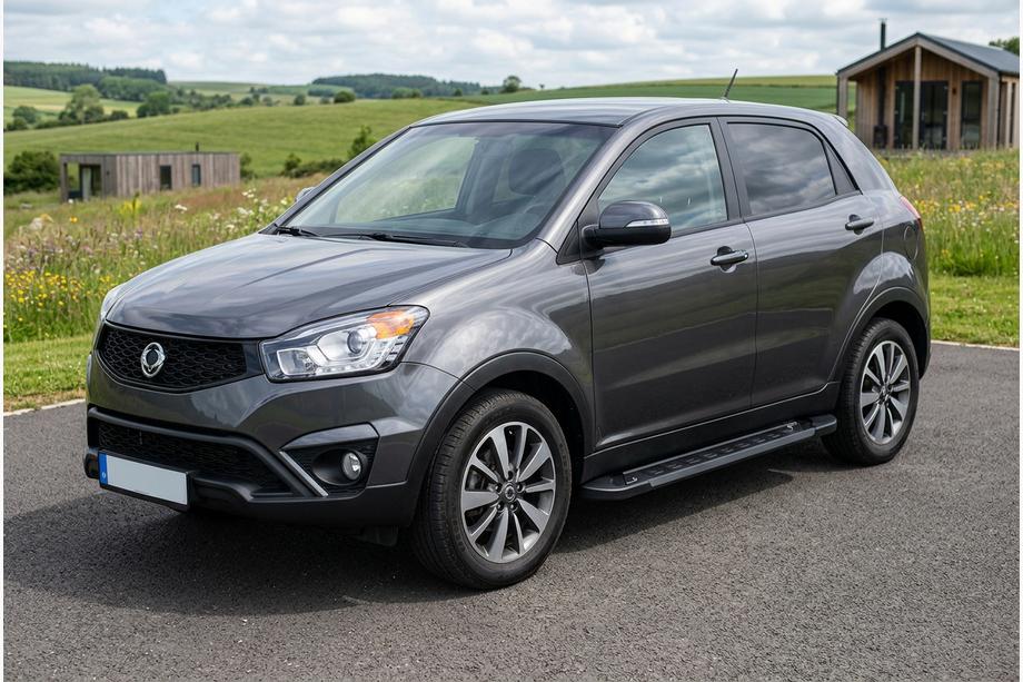SsangYong Korando 2010-2019 гг. Боковые Подножки RedLine Black (2 шт., Алюминий) Image