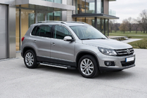 Volkswagen Tiguan 2007-2016 гг. Боковые пороги RedLine V1 (2 шт., алюминий) фото 1