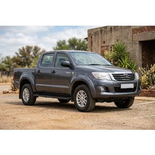 Боковые Подножки Allmond Black (2 шт., Алюминий) Toyota Hilux 2006-2015 гг. фото 1