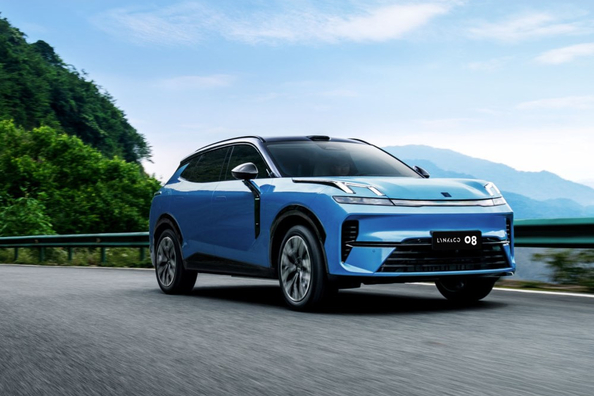 Lynk & Co 08: обзор премиального plug-in гибридного кроссовера фото 1