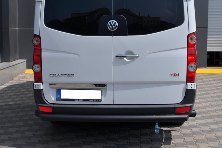 Volkswagen Crafter 2006-2016 гг. Задняя дуга AK002 Черная (нерж. сталь) Image