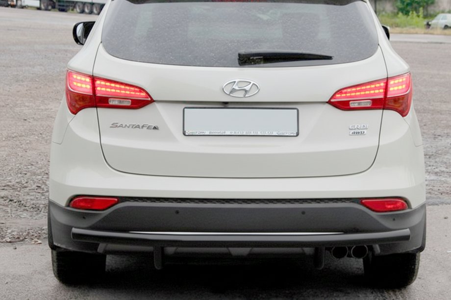 Hyundai Santa Fe 3 2012-2018 гг. Задняя дуга AK002 Черная (нерж.) Фото 3
