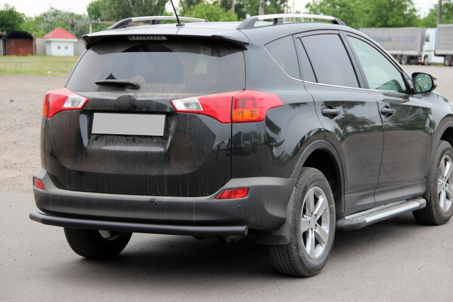 Toyota Rav 4 2013-2018 гг. Задняя дуга AK002 Черная (нерж. сталь) Фото 1