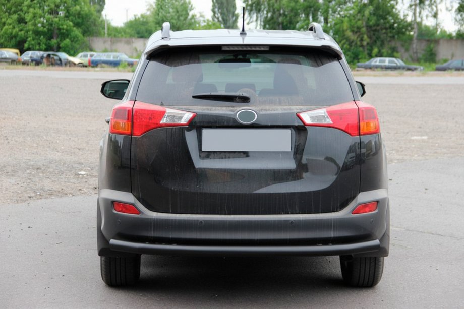 Toyota Rav 4 2013-2018 гг. Задняя дуга AK002 Черная (нерж. сталь) Фото 5