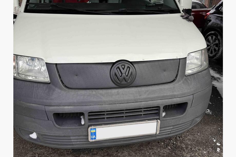 Volkswagen T5 Transporter 2003-2010 гг. Зимняя накладка на решетку радиатора глянцевая Image