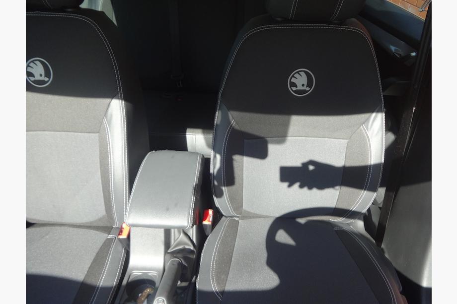 Skoda Octavia III A7 2013-2019 гг. Авточехлы (Эко-кожа↗Ткань, Premium) Фото 35