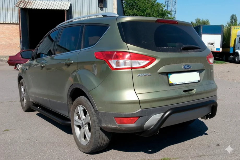 Ford Kuga 2008-2013 гг. Задняя дуга AK007 Черная (нерж. сталь) Image