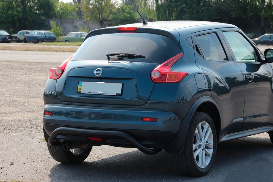 Nissan Juke 2010-2019 гг. Задняя дуга AK007 Черная (нерж. сталь) Фото 1
