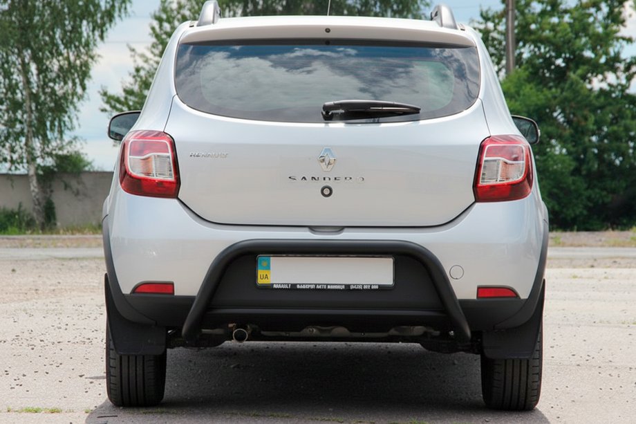 Renault Sandero 2013-2022 гг. Задняя дуга AK007 Черная (нерж. сталь) Фото 1