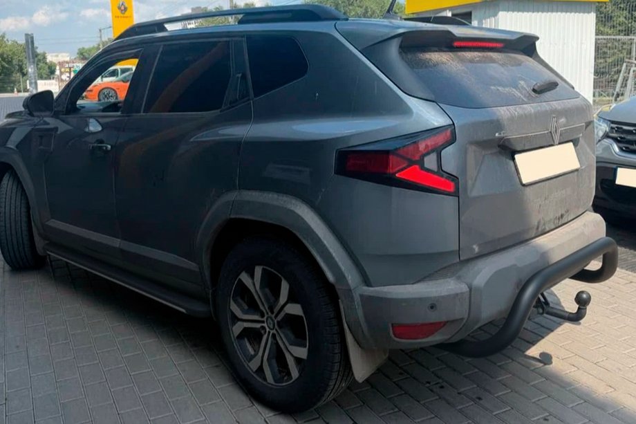 Dacia Duster 2024- гг. Задняя защита AK007 Черная (нерж. сталь) Фото 2