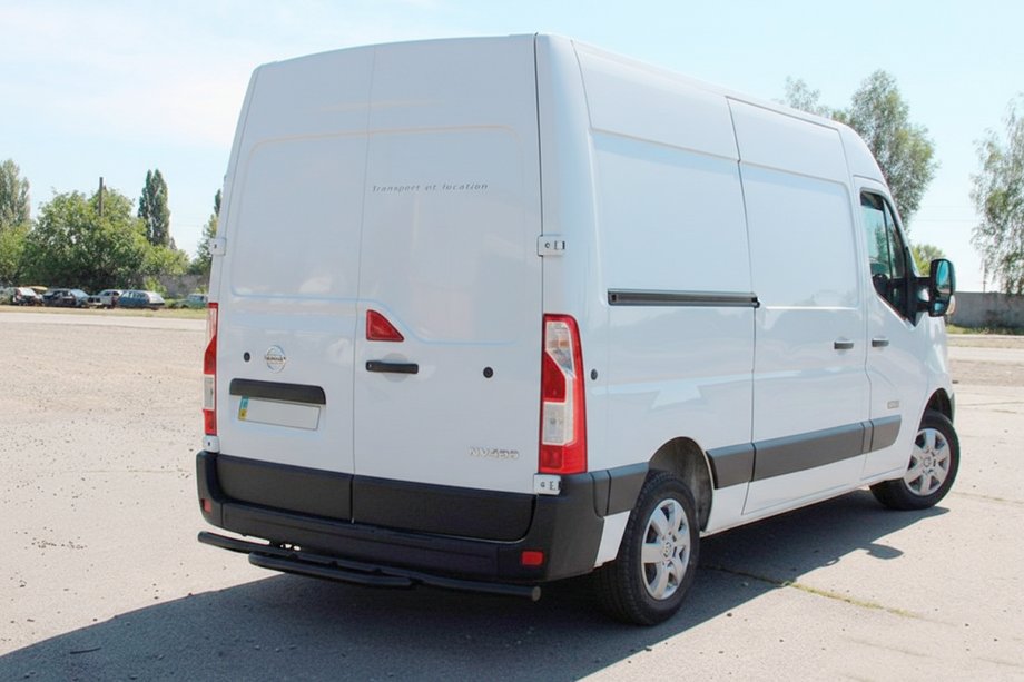 Renault Master 2011-2023 гг. Задняя дуга AK011 Черная (нерж.) Фото 2