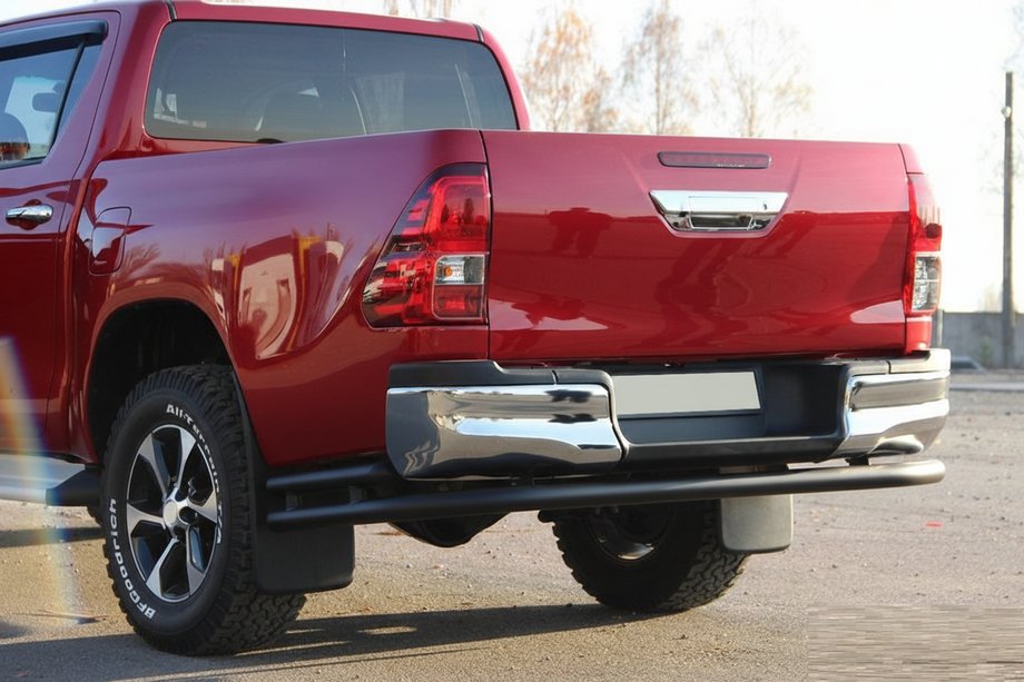 Toyota Hilux 2015- гг. Задняя дуга AK005-2 Черная (Нержавеющая сталь) Фото 4