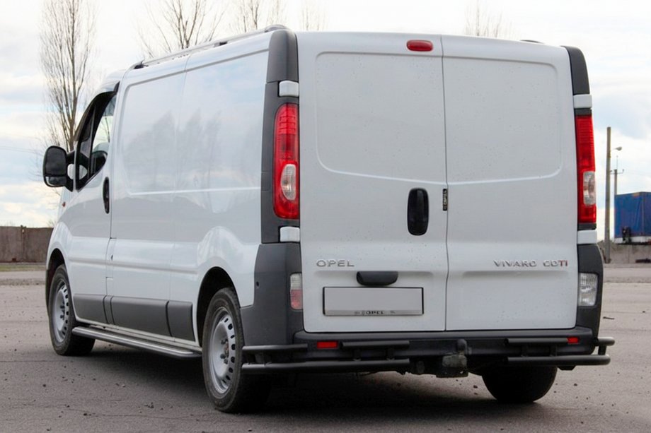 Renault Trafic 2001–2015 гг. Задняя защита AK003-Plus-2 Черный (нержавейка) Фото 3
