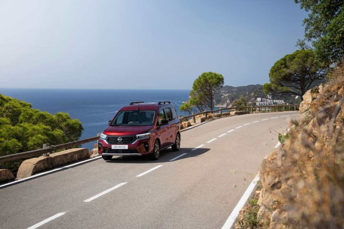 Обзор Nissan Townstar: практичный компактвэн для города и семьи