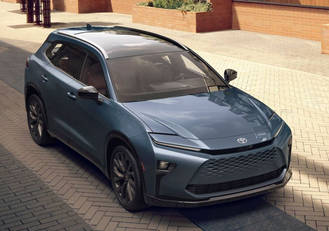 Toyota Crown Signia: Гибридный кроссовер премиум-класса