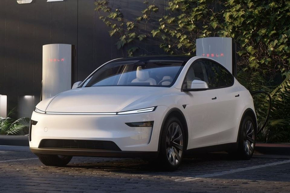 Tesla Model Y (Juniper 2025): обзор обновлённого электрического кроссовера