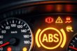 Почему горит ABS: что означает сигнал на приборной панели фото 1