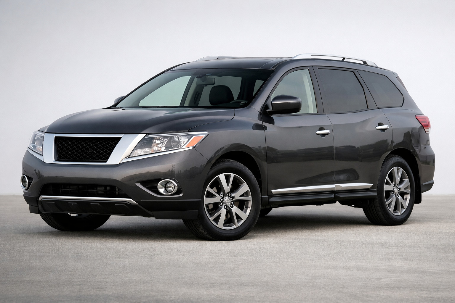 Обзор Nissan Pathfinder R52 2012–2021: семейный SUV с простором и комфортом