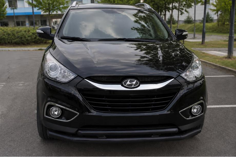 Hyundai IX-35 2010-2015 гг. Передняя дуга ST014-2 Black (нерж. сталь) Image