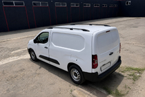 Citroen Berlingo/Multispace 2018- гг. Рейлинги на крышу черные (турецкий дизайн) Стандартные, пластиковые ножки фото 5