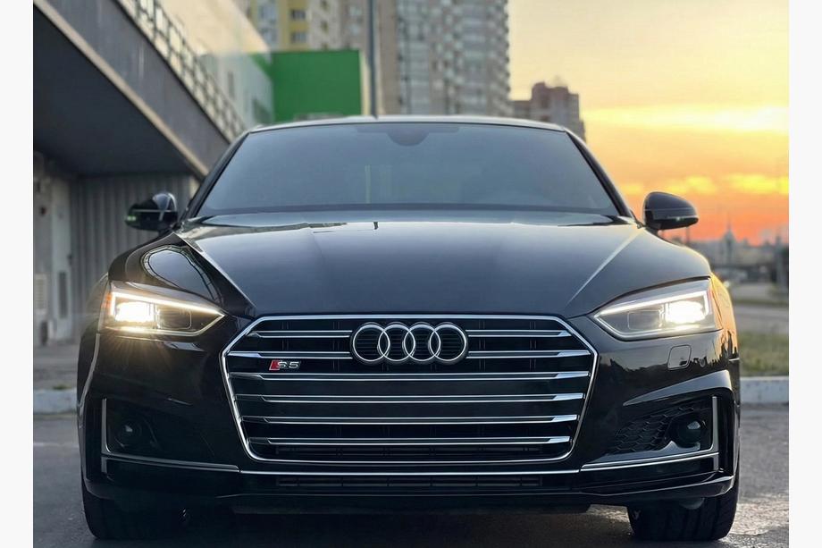 Audi A5 2016-2025 гг. Передняя решетка радиатора S-style (2016-2019, с хромом) Image