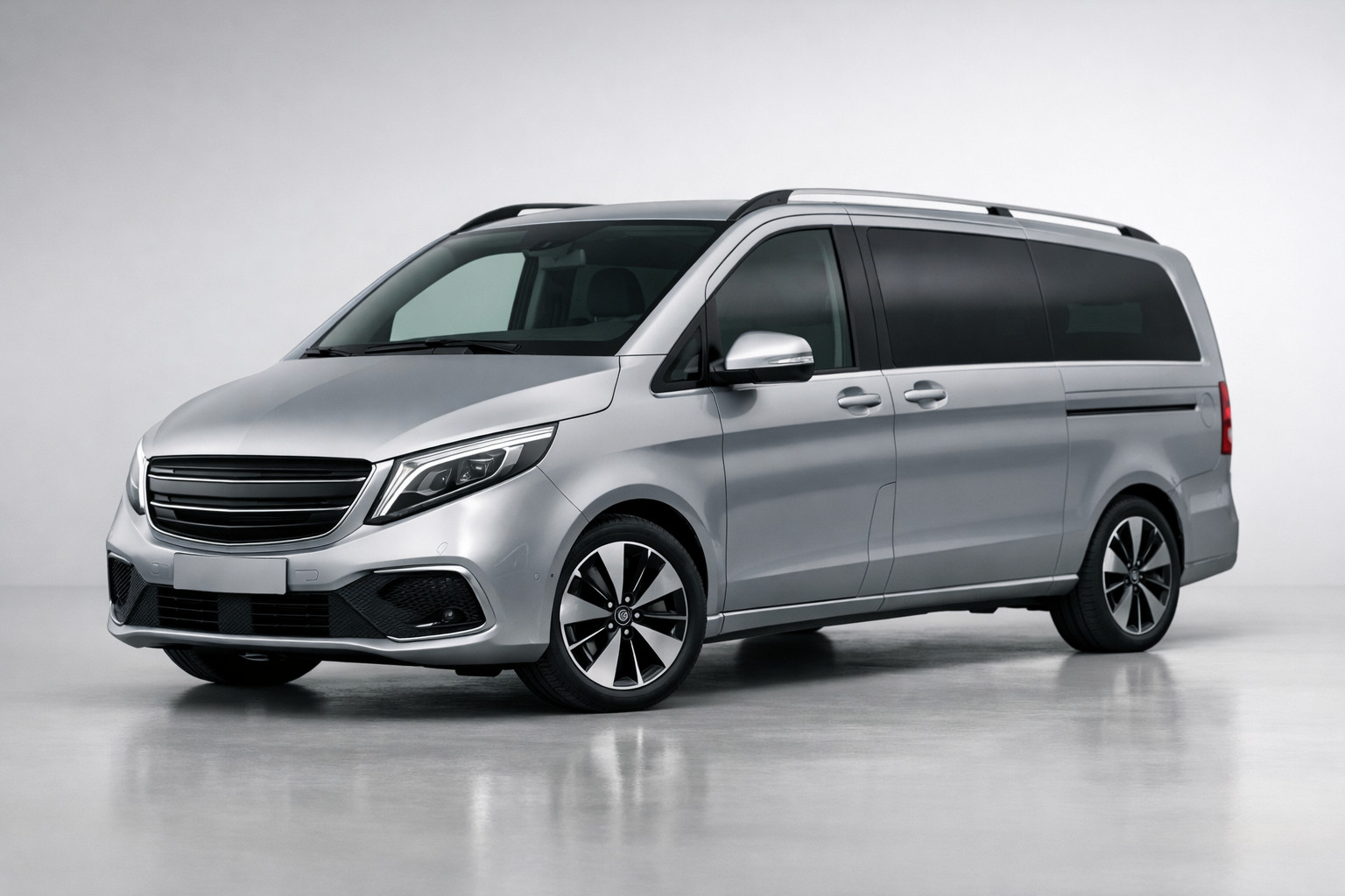 Обзор Mercedes-Benz EQV 300: электрический минивэн для бизнеса и семьи
