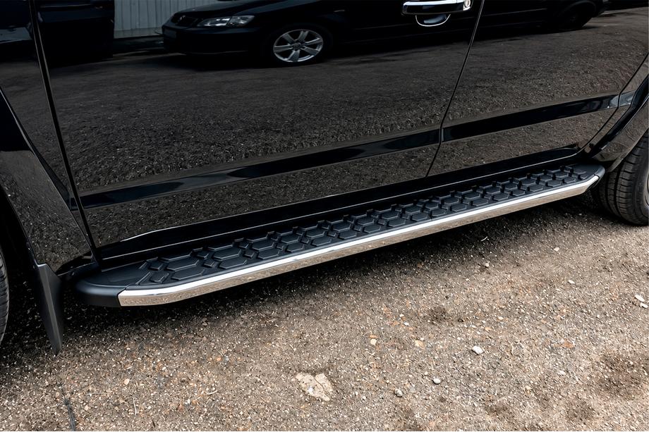 Volkswagen Amarok 2010-2022 гг. Боковые Подножки BlackLine (2 шт, Алюминий) Image
