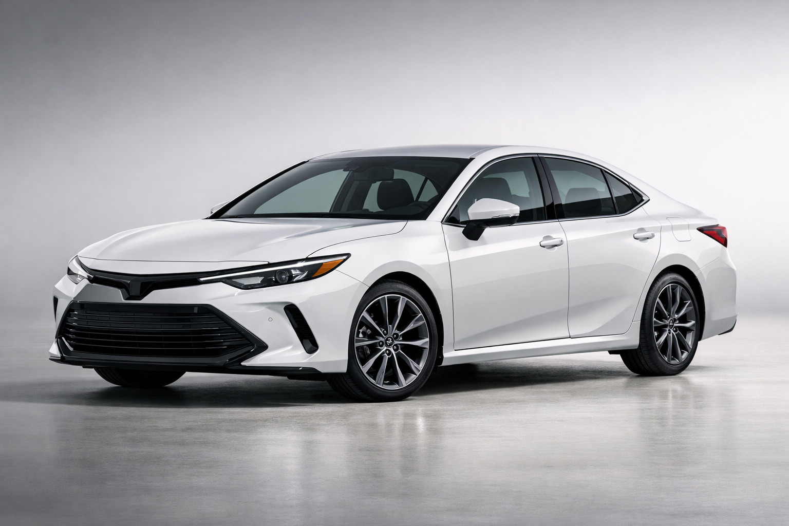 Обзор Toyota Camry XV80: новый гибридный седан для города и трассы