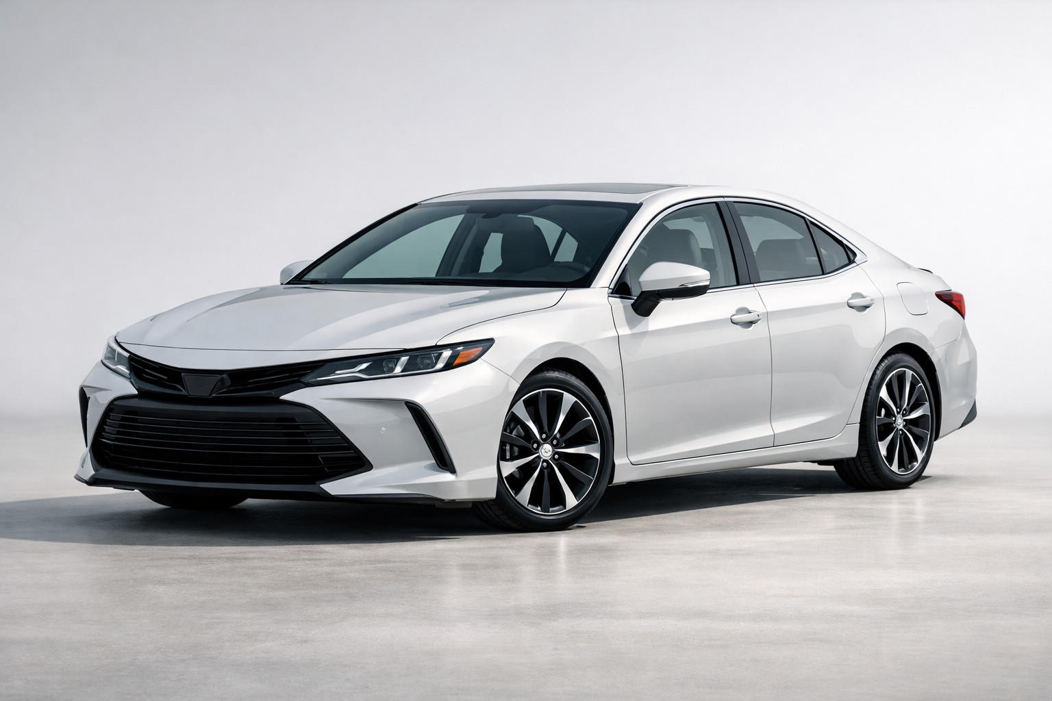 Обзор Toyota Camry (XV80): надежный гибридный седан нового поколения