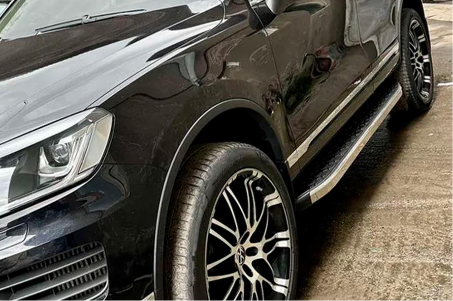 Volkswagen Touareg 2010-2018 гг. Боковые Подножки BlackLine (2 шт, Алюминий) Image