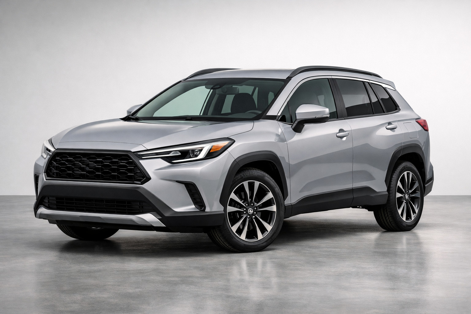 Toyota Corolla Cross 2026: обзор обновленного кроссовера, гибрид, характеристики и цена