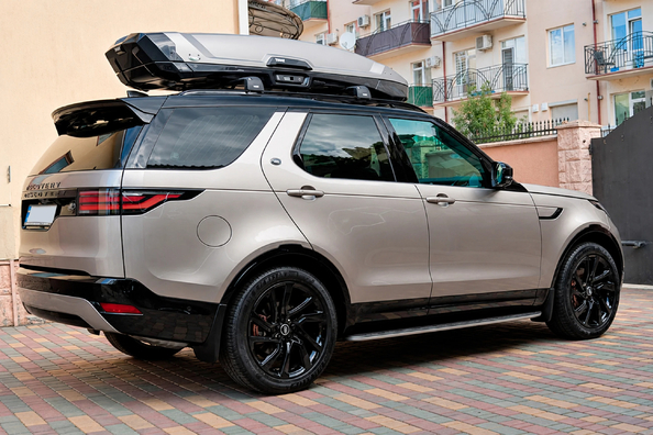 Тюнинг Land Rover Discovery V: боковые пороги для удобства и защиты