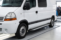 Nissan Interstar 2002-2010 гг. Боковые Подножки Line (2 шт., Алюминий) фото 1