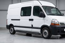 Nissan Interstar 2002-2010 гг. Боковые пороги Bosphorus Black (2 шт., алюминий) фото 1