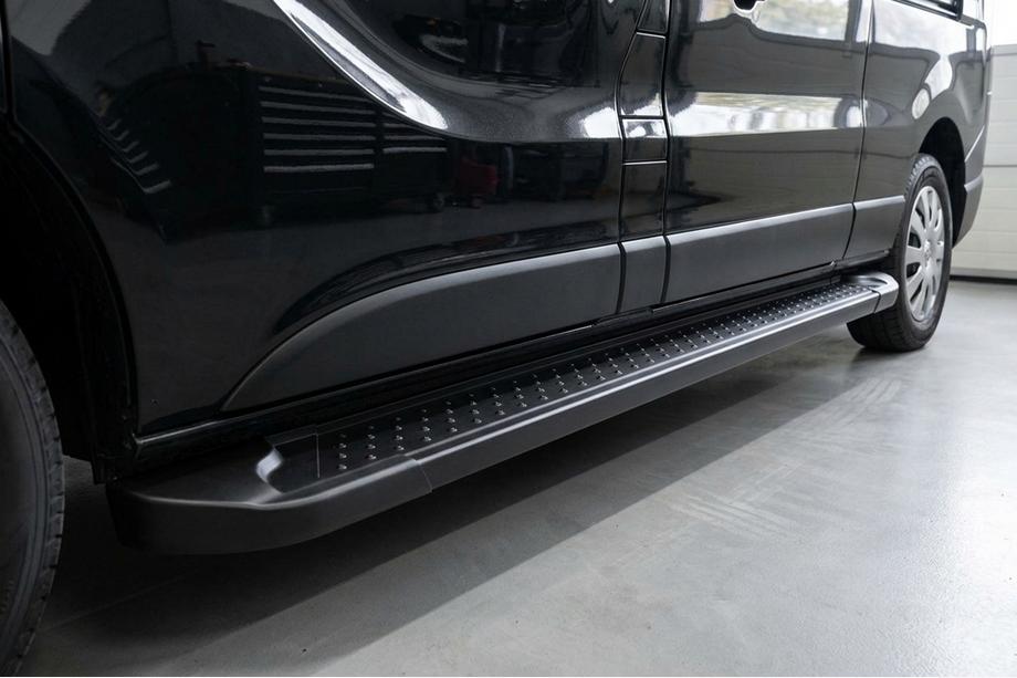 Opel Vivaro 2015-2019 гг. Боковые Подножки Allmond Black (2 шт., Алюминий) Image